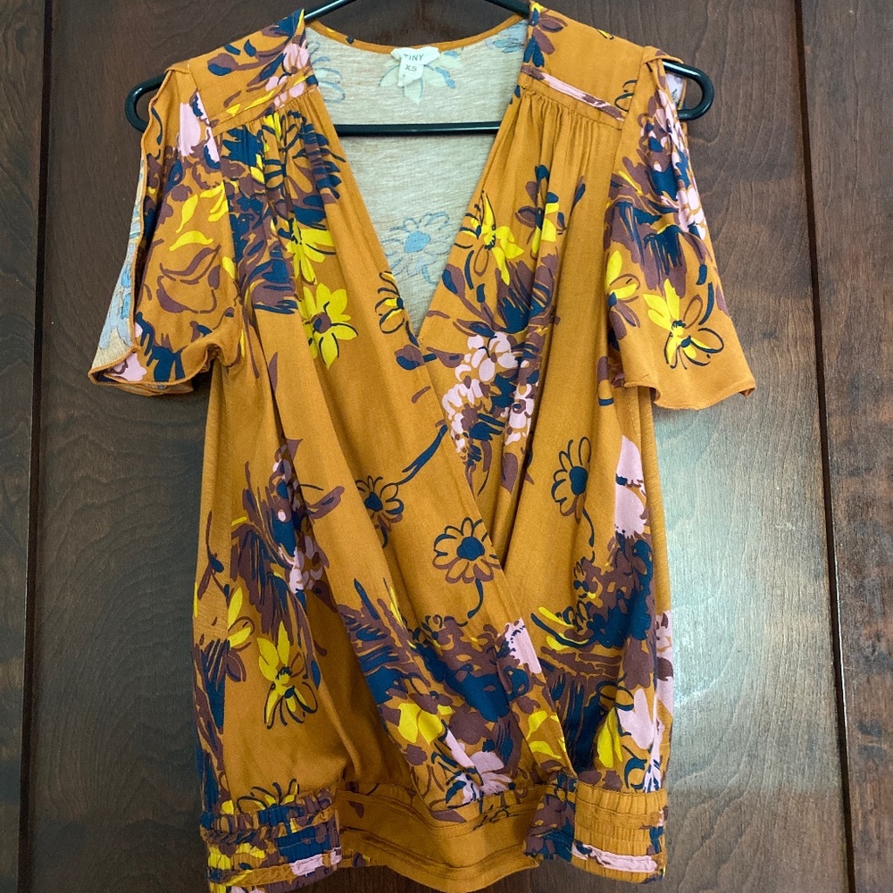 Anthropology Flutter Sleeve floral top XS (Tiny brand)